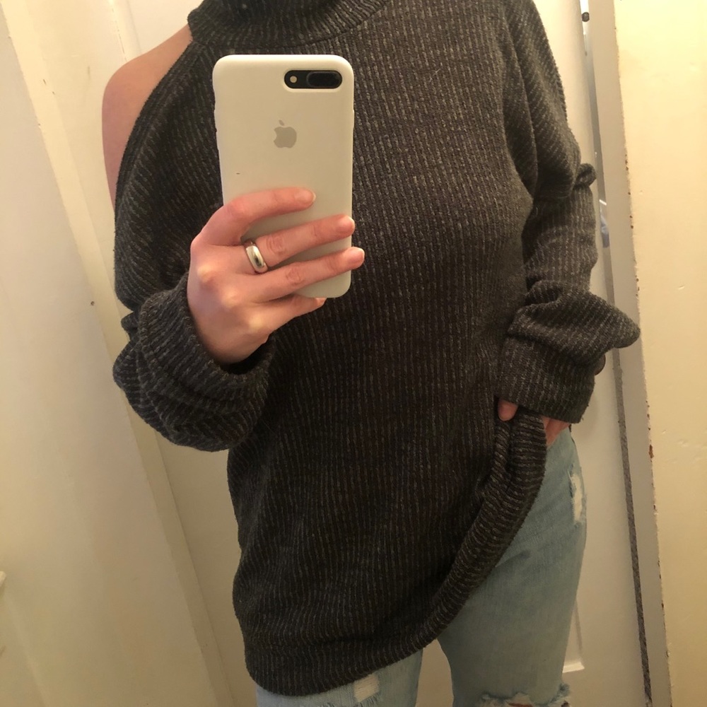 Cold Shoulder 2-tone Ribbed Sweater